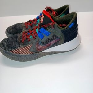 Nike flytrap kyre 2 size 7.5